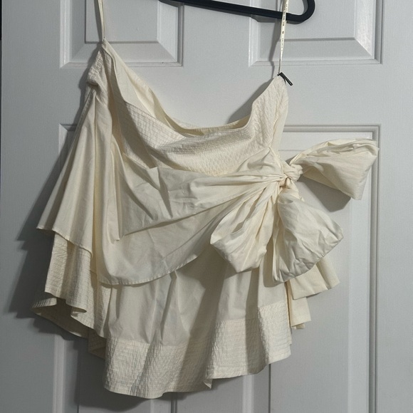 FARM Rio Cream Skorts with Asymmetrical Ruffles - Picture 4 of 6